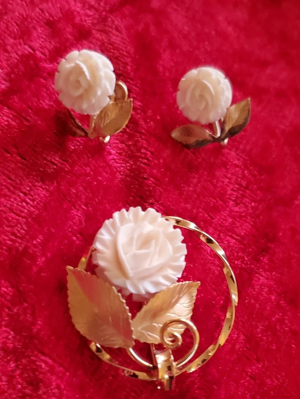 Karen Lynne 12KT Gold Filled Ivory Rose Brooch & Earring Set - White & Gold